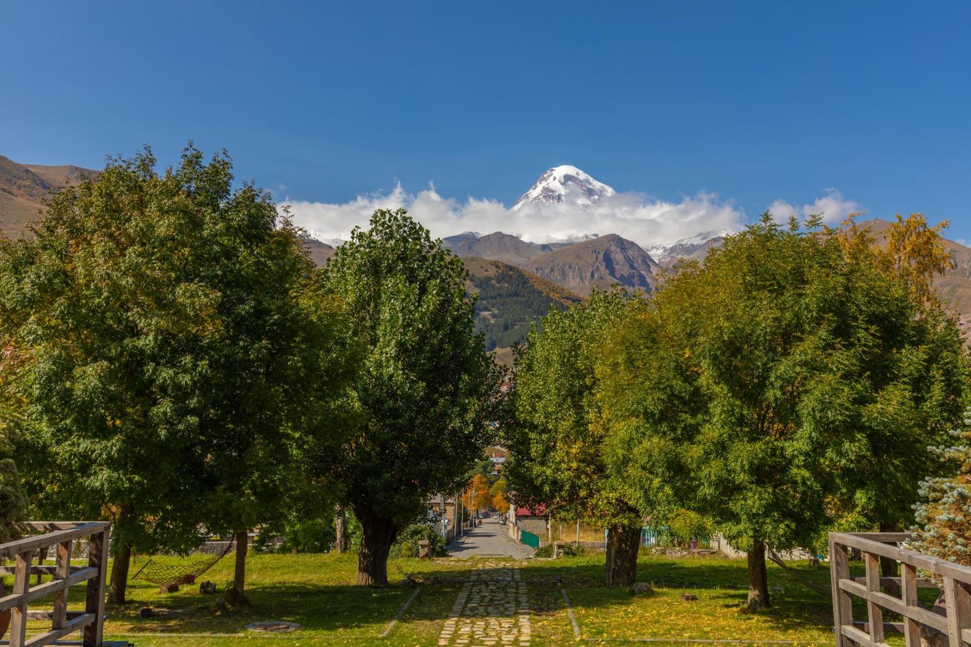 Hotel Intourist Kazbegi Esterno foto